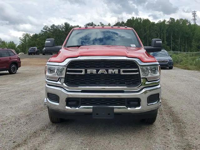 2024 RAM Ram 3500 Chassis Cab RAM 3500 TRADESMAN CREW CAB CHASSIS 4X4 60 CA