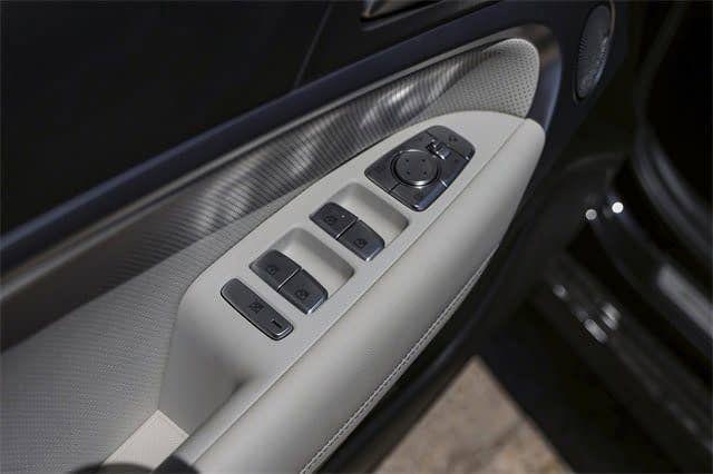 2025 Genesis G70 3.3T RWD Sport Advanced
