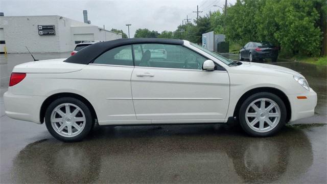 Used 2008 Chrysler Sebring For Sale in Waterford Twp, MI