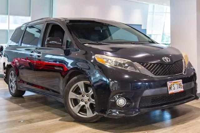 2017 Toyota Sienna SE Premium 8 Passenger for sale in Honolulu, HI