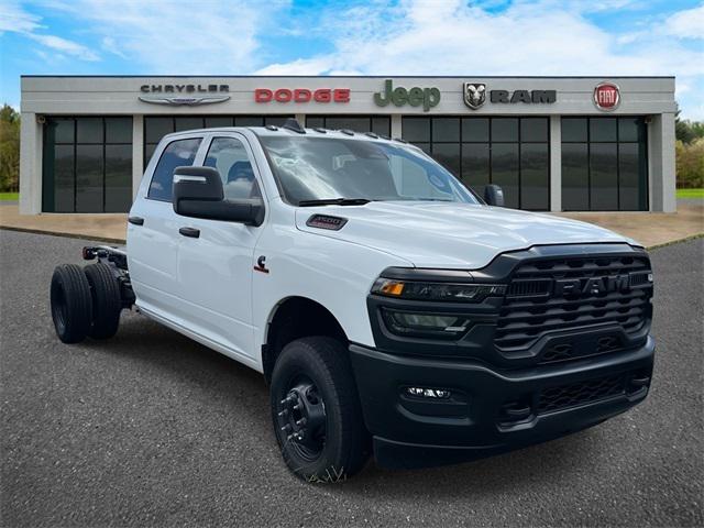 2025 RAM Ram 3500 Chassis Cab RAM 3500 TRADESMAN CREW CAB CHASSIS 4X4 60 CA