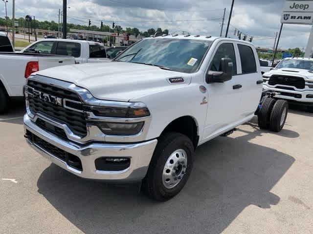 2025 RAM Ram 3500 Chassis Cab RAM 3500 TRADESMAN CREW CAB CHASSIS 4X4 60 CA