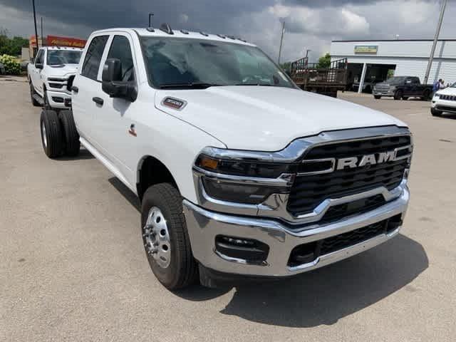 2025 RAM Ram 3500 Chassis Cab RAM 3500 TRADESMAN CREW CAB CHASSIS 4X4 60 CA