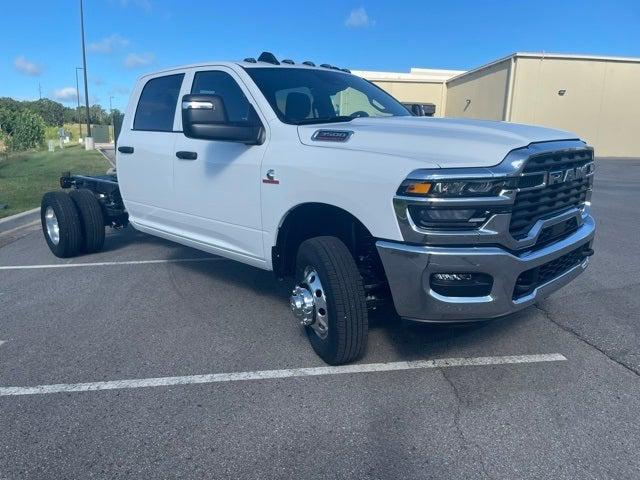 2025 RAM Ram 3500 Chassis Cab RAM 3500 TRADESMAN CREW CAB CHASSIS 4X4 60 CA