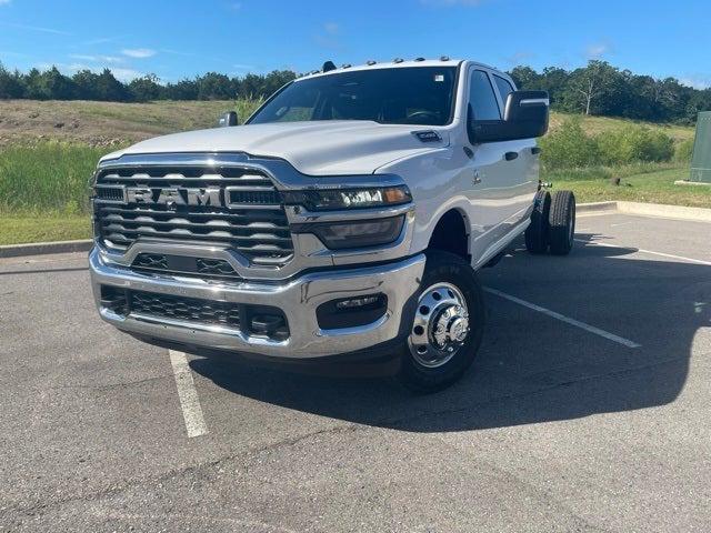 2025 RAM Ram 3500 Chassis Cab RAM 3500 TRADESMAN CREW CAB CHASSIS 4X4 60 CA