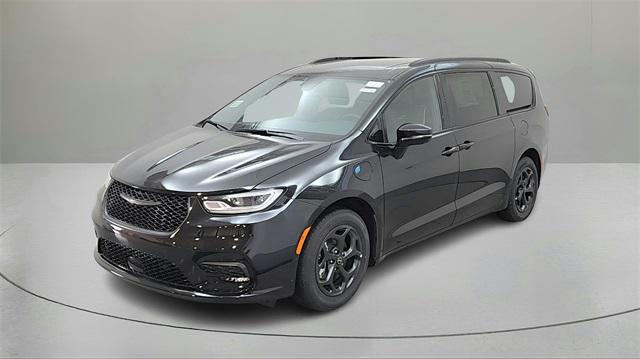 2025 Chrysler Pacifica Hybrid PACIFICA PLUG-IN HYBRID S APPEARANCE