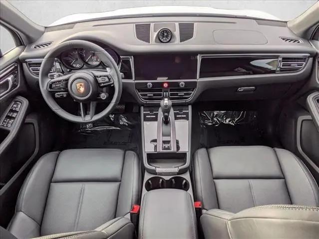 2025 Porsche Macan Macan