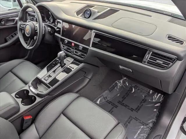 2025 Porsche Macan Macan
