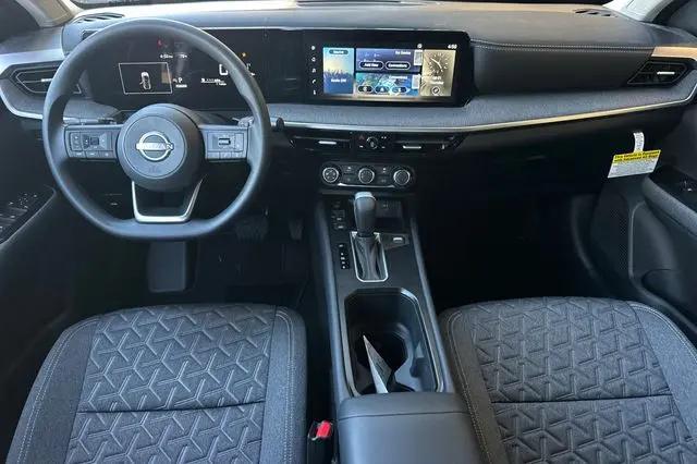 2025 Nissan Kicks SV FWD