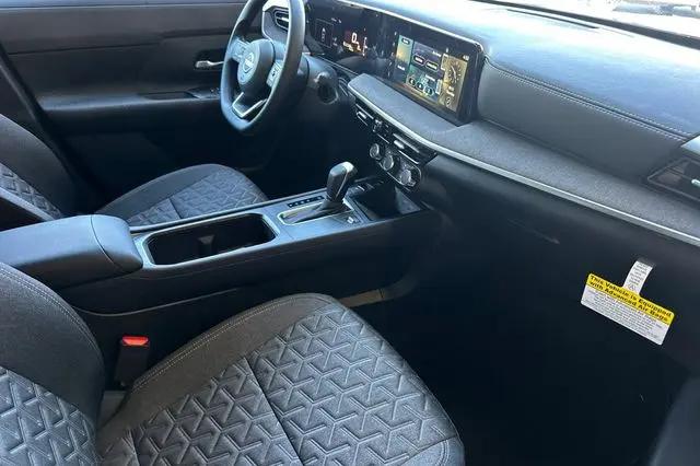 2025 Nissan Kicks SV FWD
