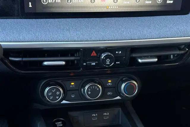 2025 Nissan Kicks SV FWD