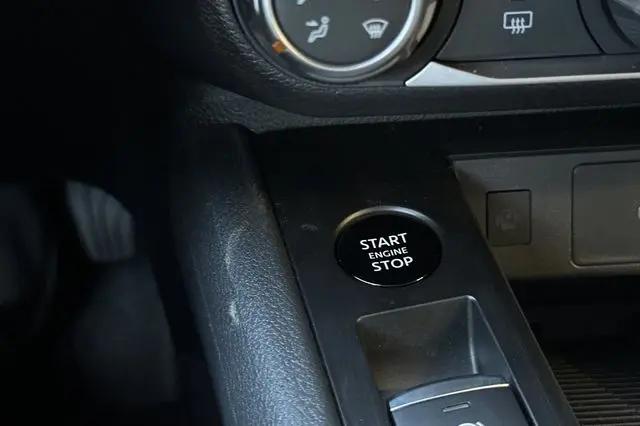 2025 Nissan Kicks SV FWD