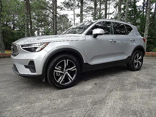 2025 Volvo XC40 B5 Core Bright Theme