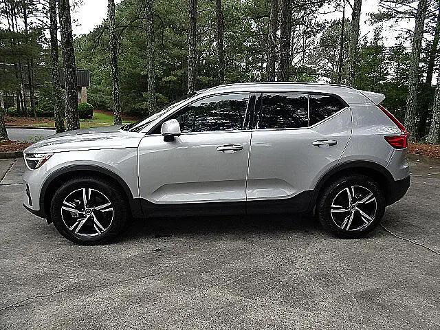 2025 Volvo XC40 B5 Core Bright Theme