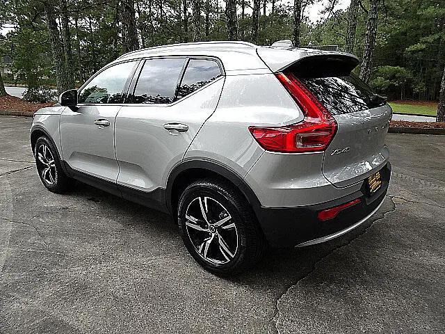 2025 Volvo XC40 B5 Core Bright Theme