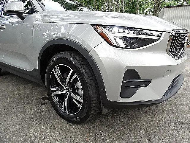 2025 Volvo XC40 B5 Core Bright Theme