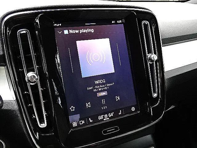 2025 Volvo XC40 B5 Core Bright Theme