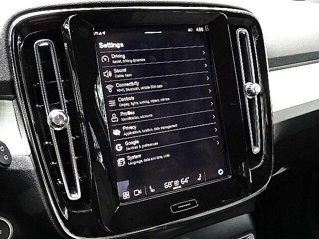 2025 Volvo XC40 B5 Core Bright Theme