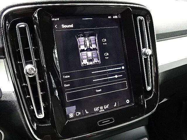 2025 Volvo XC40 B5 Core Bright Theme