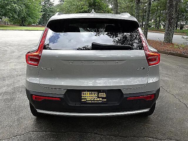 2025 Volvo XC40 B5 Core Bright Theme