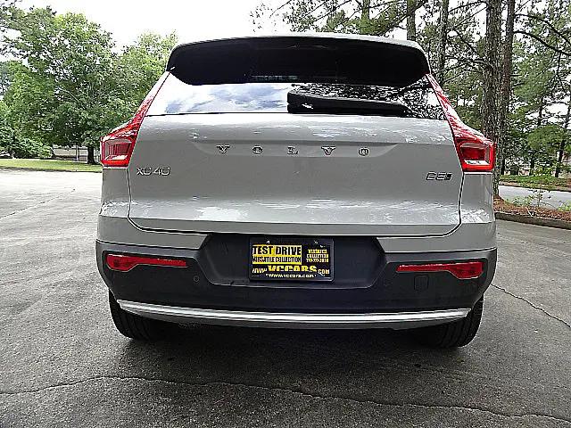 2025 Volvo XC40 B5 Core Bright Theme