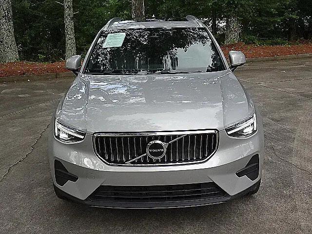 2025 Volvo XC40 B5 Core Bright Theme