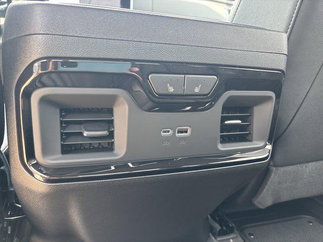 2025 GMC Sierra 2500HD 4WD Crew Cab Standard Bed AT4