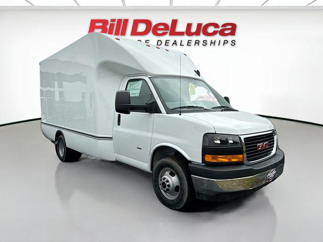 2025 GMC Savana Cutaway Work Van