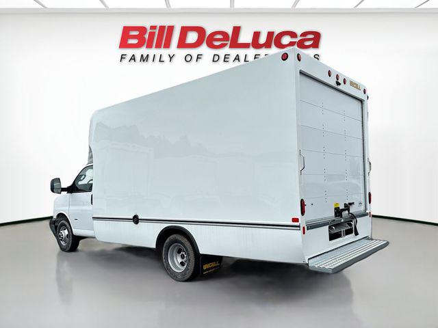 2025 GMC Savana Cutaway Work Van
