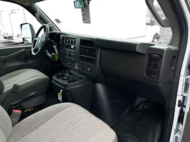 2025 GMC Savana Cutaway Work Van