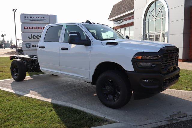 2025 RAM Ram 3500 Chassis Cab RAM 3500 TRADESMAN CREW CAB CHASSIS 4X4 60 CA