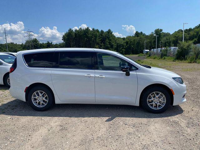 2025 Chrysler Voyager VOYAGER LX