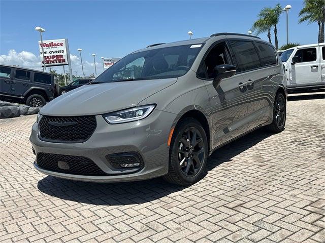 2025 Chrysler Pacifica PACIFICA LIMITED