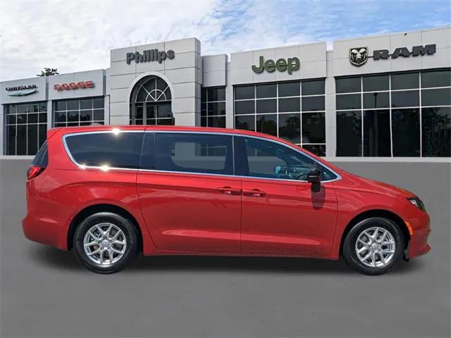 2025 Chrysler Voyager VOYAGER LX
