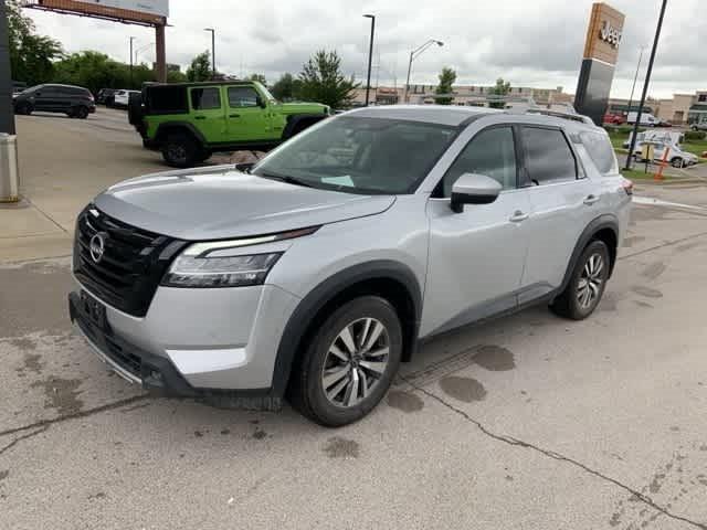 2023 Nissan Pathfinder SL 4WD