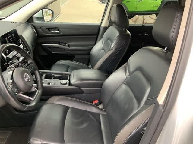2023 Nissan Pathfinder SL 4WD
