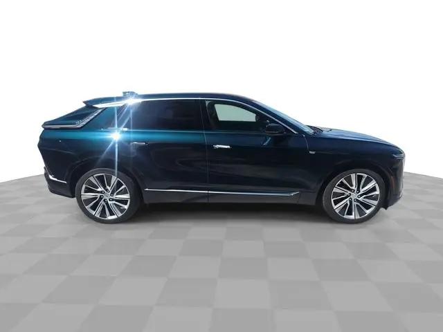 2025 Cadillac iQ Luxury w/1SE