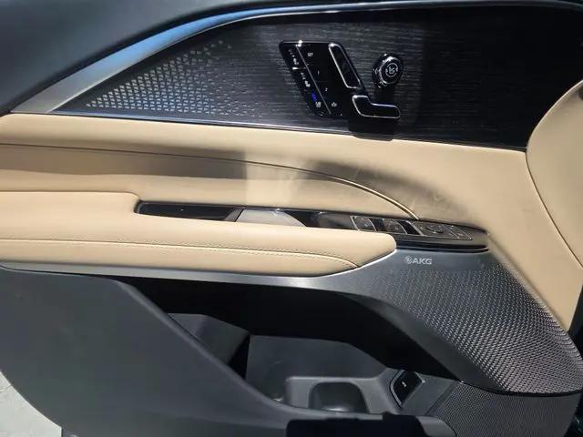 2025 Cadillac iQ Luxury w/1SE