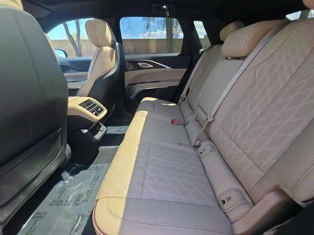 2025 Cadillac iQ Luxury w/1SE