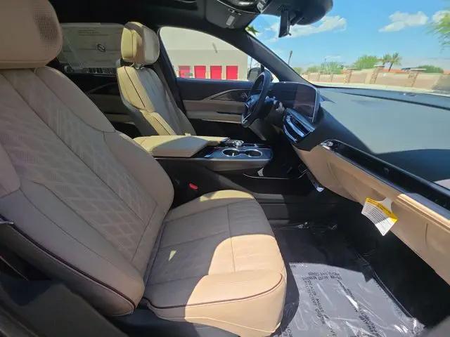 2025 Cadillac iQ Luxury w/1SE