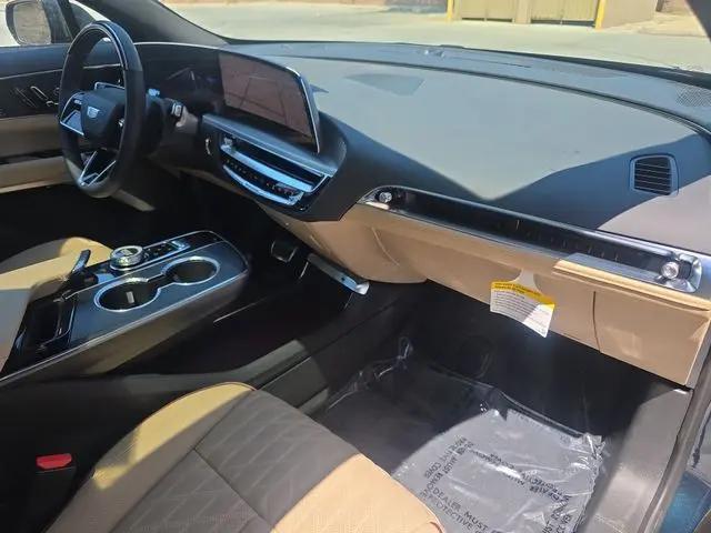 2025 Cadillac iQ Luxury w/1SE