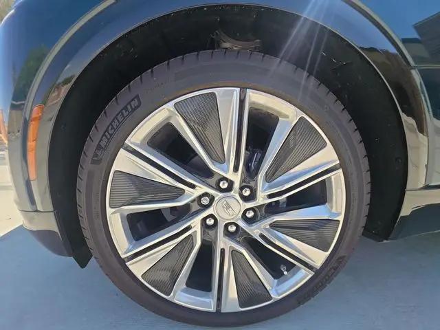 2025 Cadillac iQ Luxury w/1SE