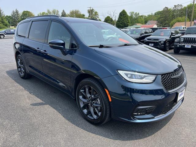2022 Chrysler Pacifica Limited AWD
