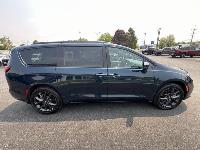 2022 Chrysler Pacifica Limited AWD