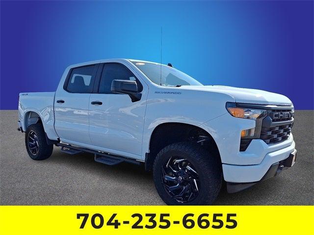 2023 Chevrolet Silverado 1500 4WD Crew Cab Short Bed Custom