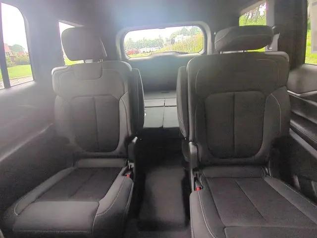 2025 Jeep Grand Cherokee L Laredo X 4x4