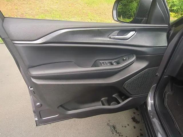 2025 Jeep Grand Cherokee L Laredo X 4x4