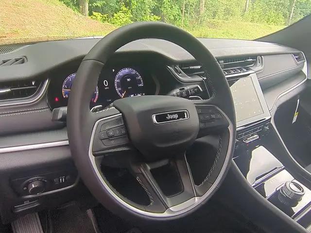 2025 Jeep Grand Cherokee L Laredo X 4x4