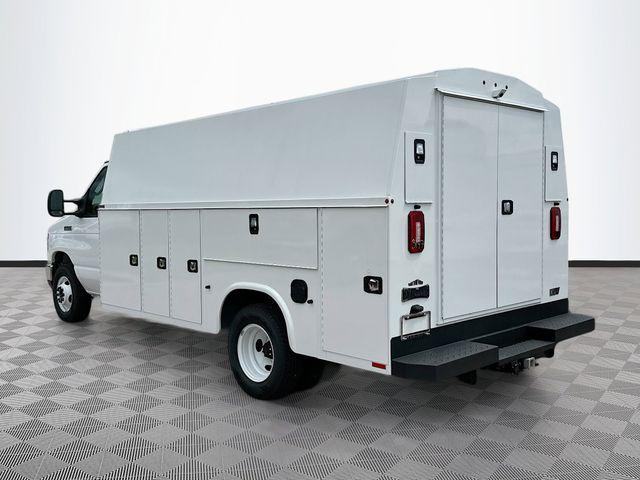 2026 Ford E-350 Cutaway Base