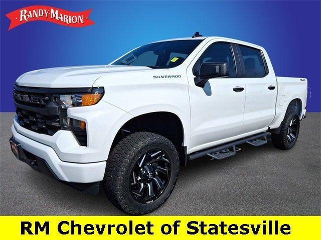 2023 Chevrolet Silverado 1500 4WD Crew Cab Short Bed Custom